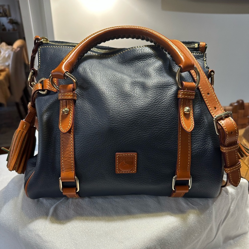 Vintage Dooney & Bourke shoulder bag